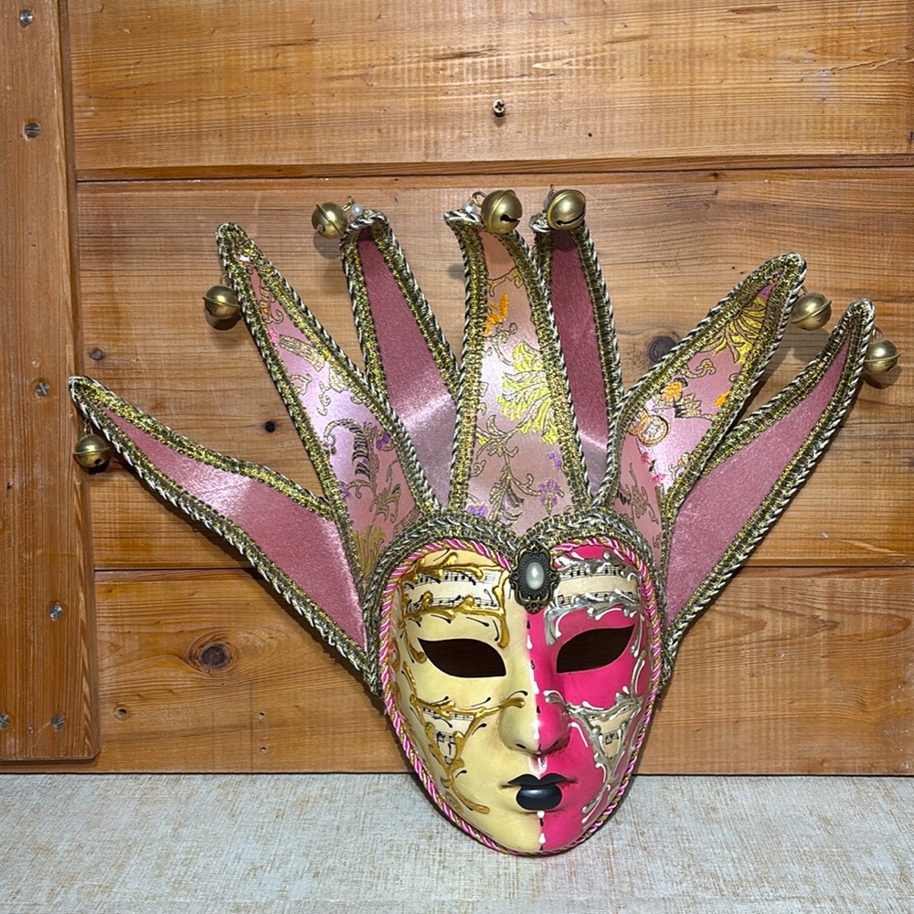 Beautiful Venetian / Carnivale Joker Mask - Pink  UEC